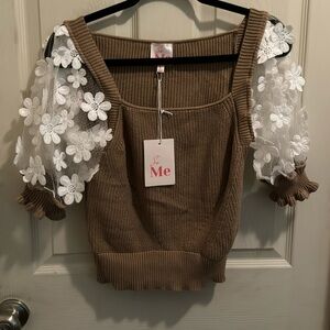 SO ME SIZE L TOP NWT